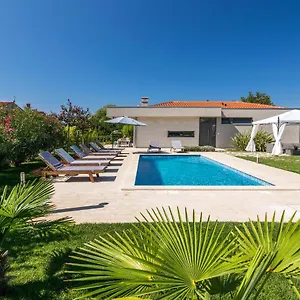 Viviana Valbandon Heated Pool Villa Fažana